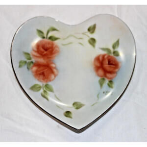 6.25" Heart Shaped Plate Gold Trim Pink Roses & Leaves, Signed E. Metz 1984